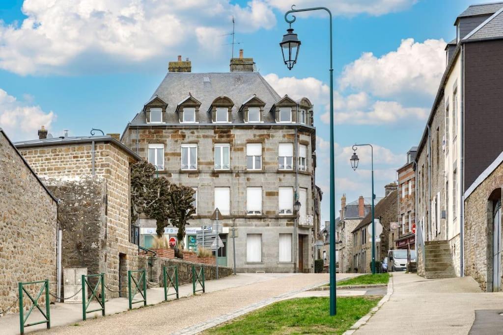 Apartamento Panorama Sur Le Chateau De Carrouges Exterior foto