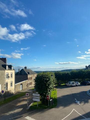 Apartamento Panorama Sur Le Chateau De Carrouges Exterior foto